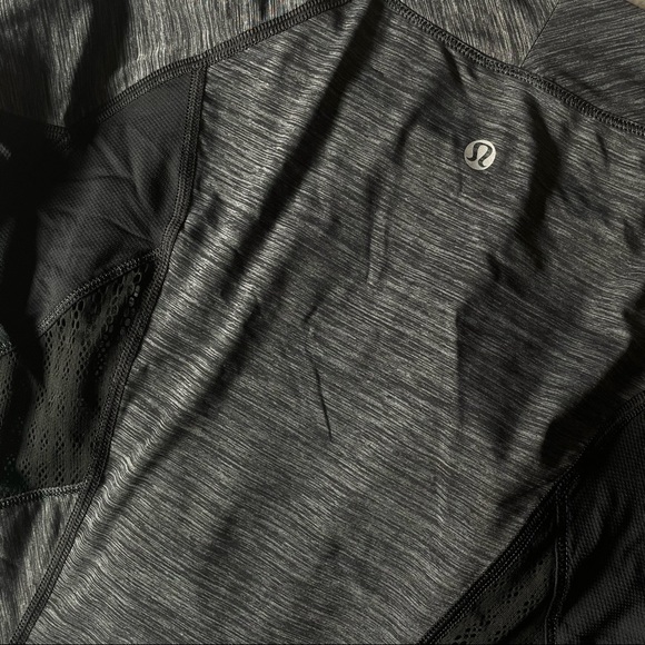 Like New! Lululemon Sun Runner Long Sleeve (8/10) - Picture 9 of 15
